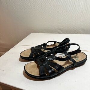 Yuu Alottie Black Strappy Comfort Sandals Size 9M Hook Loop Slingback Flat